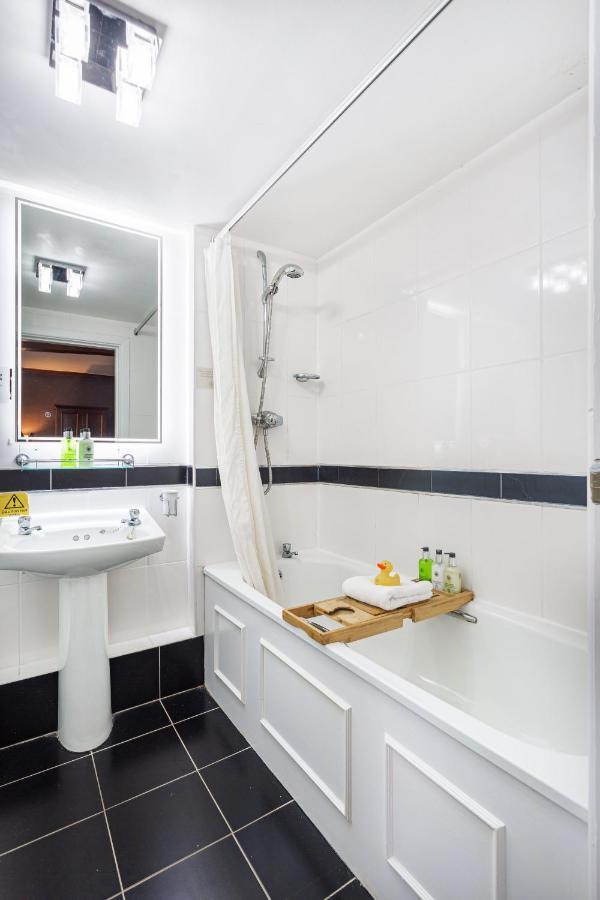 The Crown Hotel, Boroughbridge, North Yorkshire Экстерьер фото